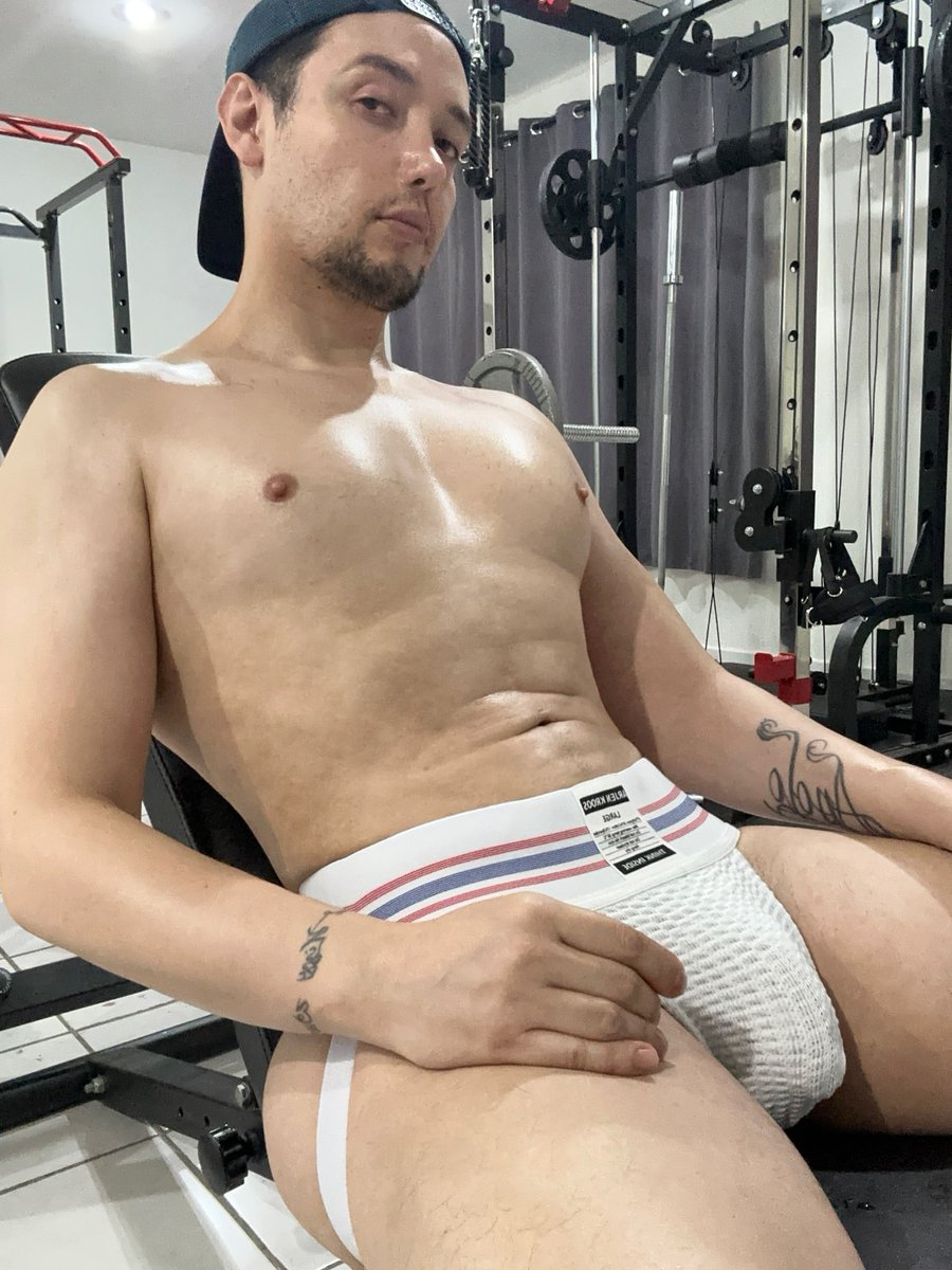 RelatosAlex's tweet photo. Entreno en suspensorio para ti 🍑🍆💦 https://t.co/F48WxkvFjv https://t.co/XT871lCV62