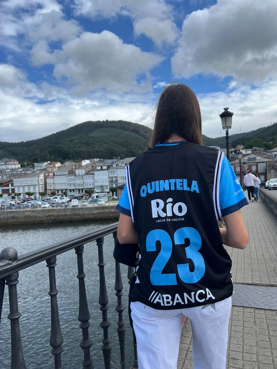 Río Breogán (@cbbreogan) on Twitter photo A afortunada no sorteo da camiseta de #Bretempada do Río Breogán, asinada polo capitán <a href="/ErikQuintela/">Erik Quintela</a>, xa a luciu en Viveiro!
Parabéns! 💙 A afortunada no sorteo da camiseta de #Bretempada do Río Breogán, asinada polo capitán <a href="/ErikQuintela/">Erik Quintela</a>, xa a luciu en Viveiro!
Parabéns! 💙