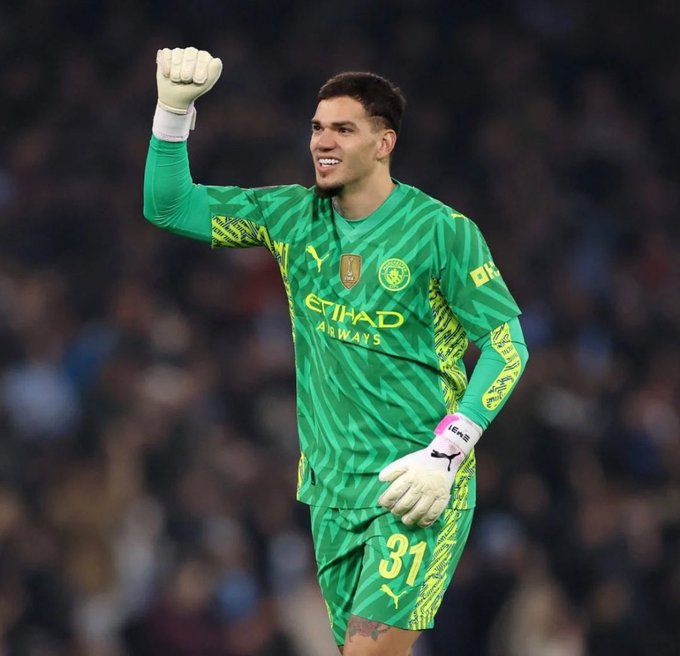 🚨ÖZEL | Fenerbahçe Ederson'u aldı 
Galatasaray'dan karşı hamle gecikmedi ve Donnaruma'nın Don'unu almak için girişimlerde bulundu 👀
#Ederson #EdersonFenere