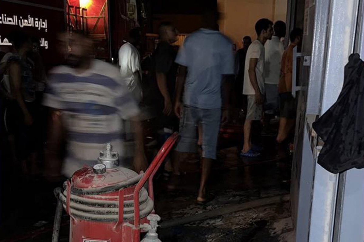 #صور| جانب من الأضرار التي لحقت بمخازن شركات دهانات المدينة مصراتة جراء وصول الشظايا إليها من انفجار مخزن الذخيرة بمنطقة السكيرات. #الساعة24 #ليبيا