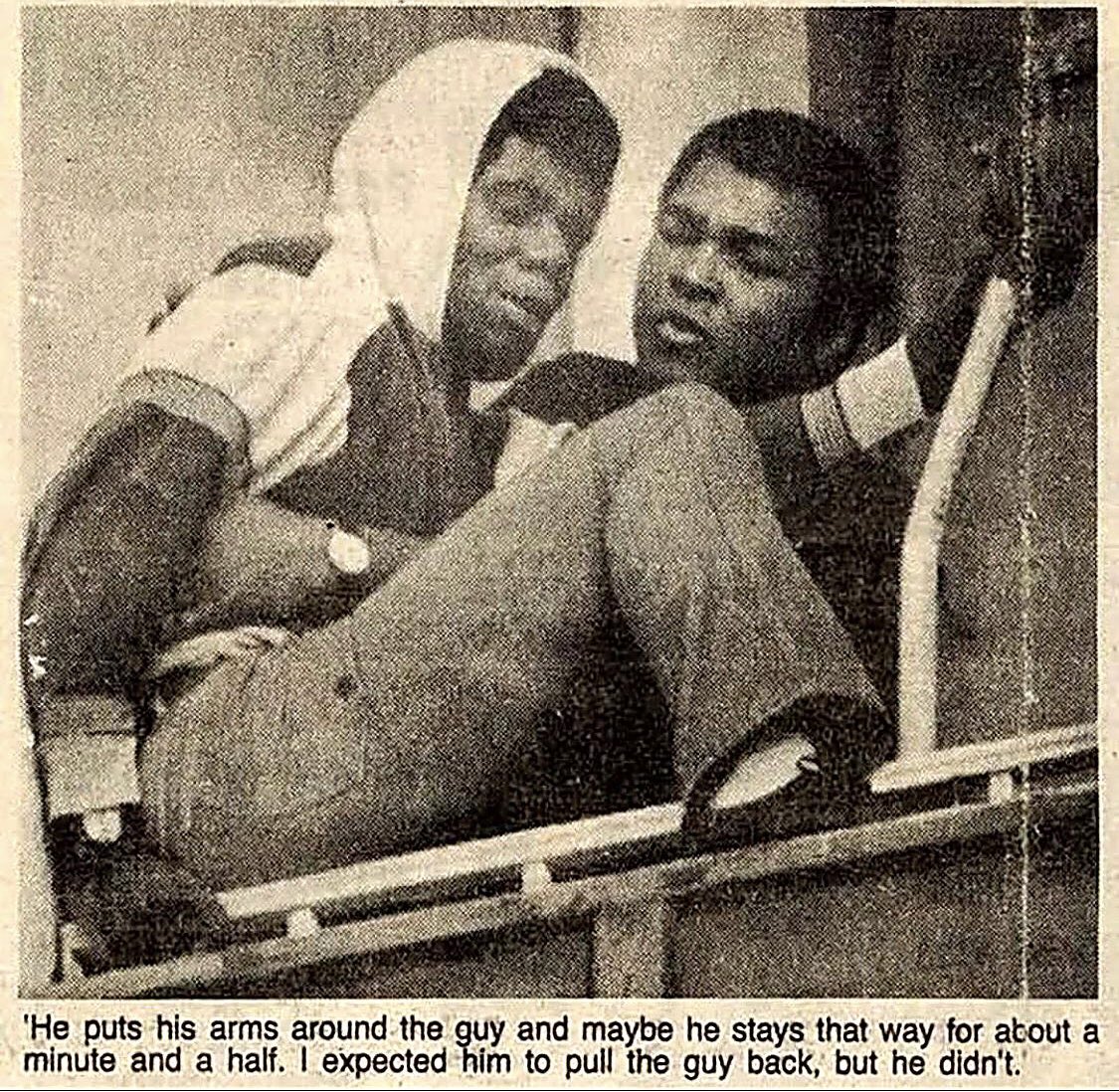 Leaving a mark in people’s lives isn’t about talent on the pitch—it’s about that one human gesture. In 1981, Muhammad Ali rushed from his home and saved a man who was about to jump from a nine-story building after police had tried for hours without success.