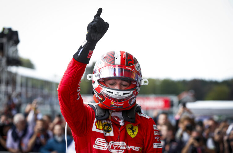 TearOffFR's tweet photo. 🗓️ On This Day 2019 : La première victoire de Charles Leclerc en Formule 1 ! 🏆

Il y a 6 ans jour pour jour, le Monégasque remportait son tout premier GP en F1 avec la Scuderia Ferrari !

Une victoire chargée en émotion le lendemain de la mort de son ami, Anthoine Hubert 🕊️

#F1 https://t.co/HWeSv84FCw