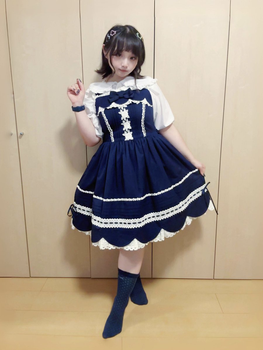 リボンスカラップをお迎えした！🎀
昨日はお友達の家でボードゲームをする予定があったので、シンプルめにコーデしてみたけど、想像以上に着やすくてびっくり🥹✨
すごく複雑なコーデじゃなくても、ちゃんと可愛いのが嬉しい！
（ヘドレも使ってなかったのに…！）