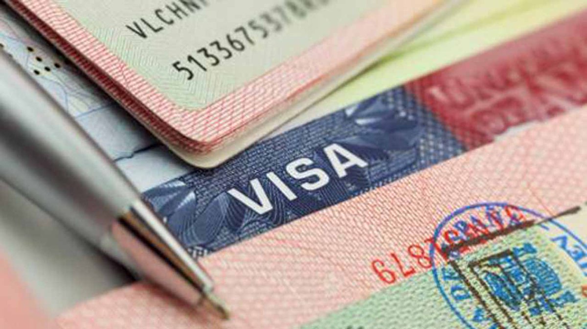 NigeriaStories's tweet image. BREAKING: The United States Embassy in Nigeria has quietly begun revoking valid visas previously issued to Nigerian citizens, leaving professionals, entrepreneurs, frequent travellers, and families stranded with disrupted plans and mounting costs.

Source: Guardian