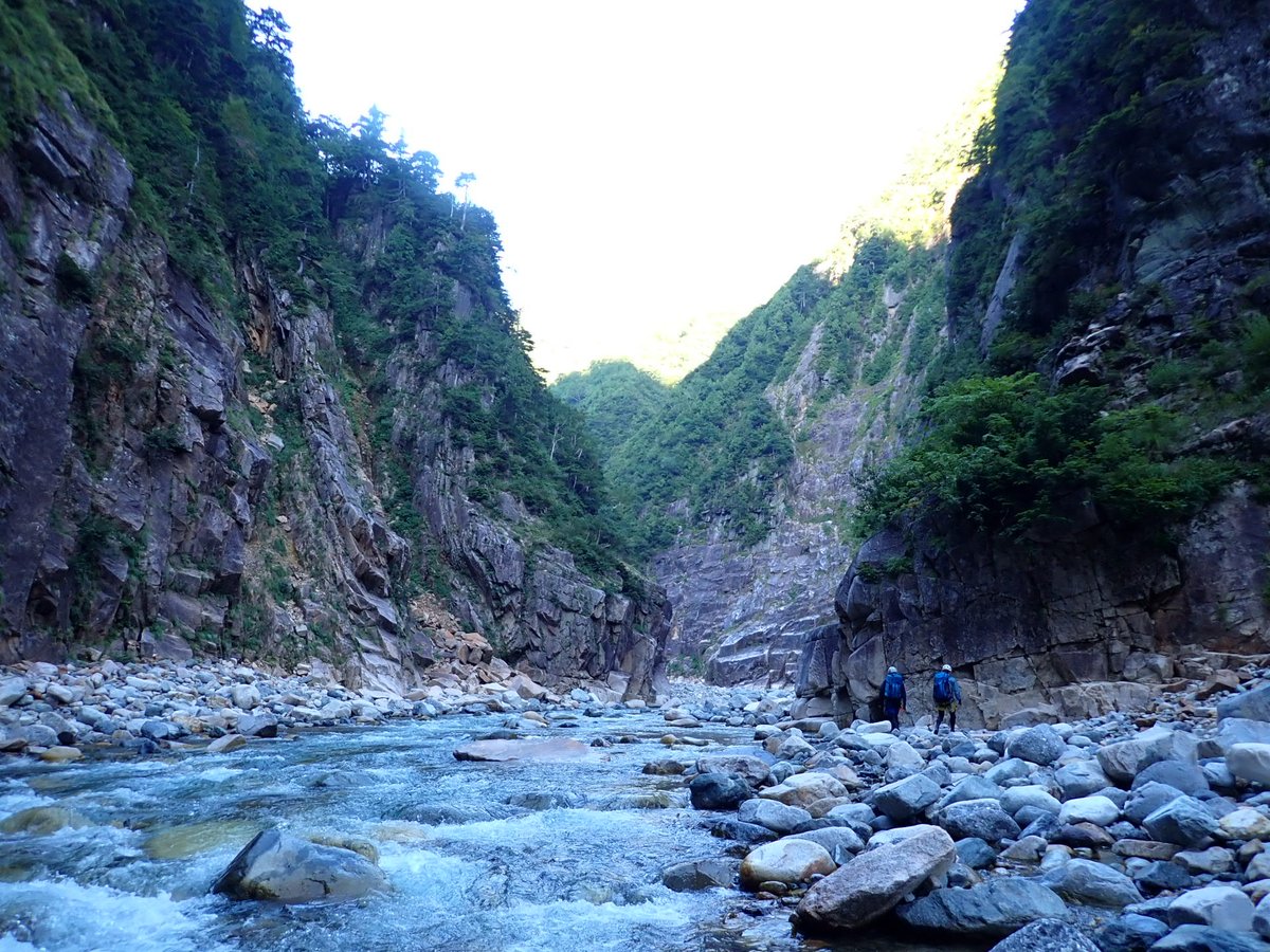 miyakawa_sawa's tweet image. 念願の！黒部上ノ廊下！
何年もずっと行ってみたかった場所。
慣れない重いザックと長時間行動で、毎日ヘトヘトだったけど、大スケールの素晴らしい渓谷を歩けて最高✨

下山は雲の平〜裏銀座と充実の山歩き。ずっと快晴で最高な3日間でした！