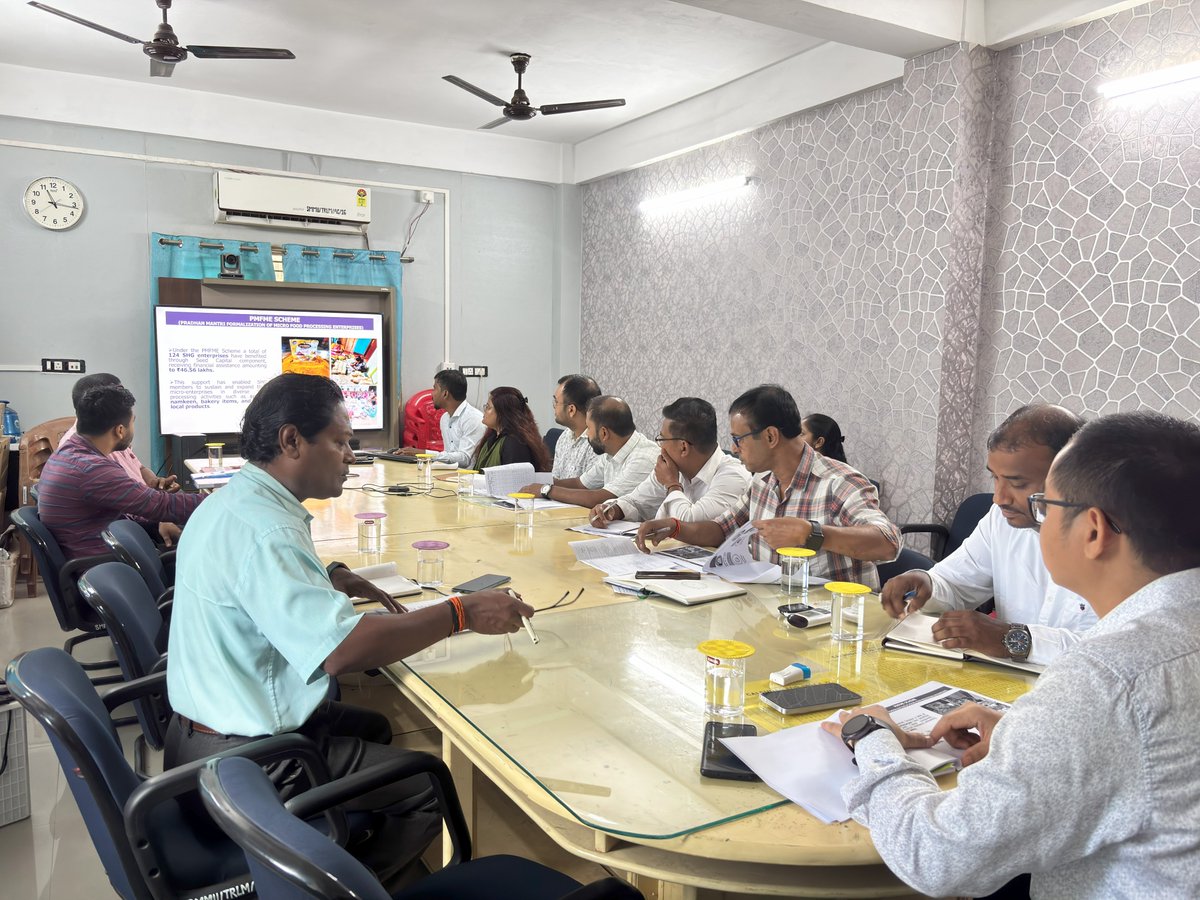 📌✨ Strengthening Urban Livelihoods in #Agartala ✨📌

On 30 Aug 2025, the State Mission Director, TULM reviewed progress of D-JAY (Shehri) at Agartala MC 🏙️

Key focus:
✅ PM SVANidhi
✅ PMFME
✅ PM Suryaghar
✅ Sewashree (Elderly &amp; Childcare)
✅ SHG-led canteens &amp; uniform