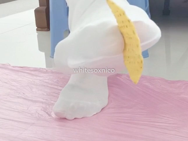 想吃点零食吗？过来拿吧 ♡(>ᴗ•) Want to have a snack? Take it from me