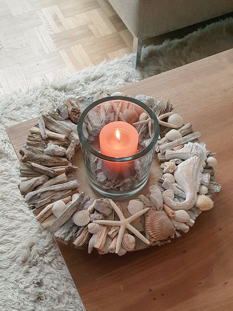 sterneina's tweet image. Gestern mit Kerzenschein im Treibholzkranz den Abend genossen – Hallo September!
Wünsche euch einen schwungvollen Start in den neuen Monat. 🕯🤍 #Septemberstart #windlicht #Treibholzkranz #cosy