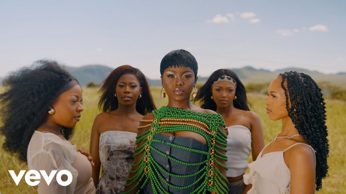 unconditional

her second single. ngl this one had to grow on me but let me tell you about how that hook “give me your love i’ll give you my all” hooked me by the 4th listen. <a href="/AFROLEKTRA/">AFROLEKTRA</a> really mixed something for us. all these genres interacting. you’ll dance moum, like kpeei