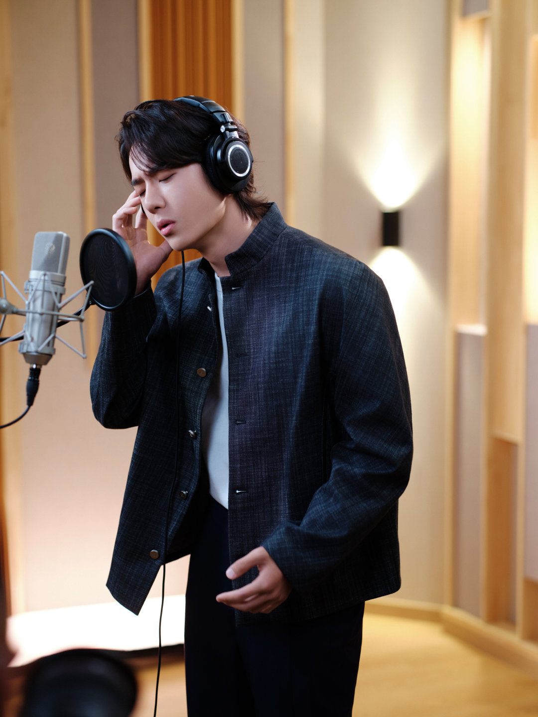 王一博さんx Audi 代言人 公式 ブラッククッション2個セット WangYibo Fan Club on X: 