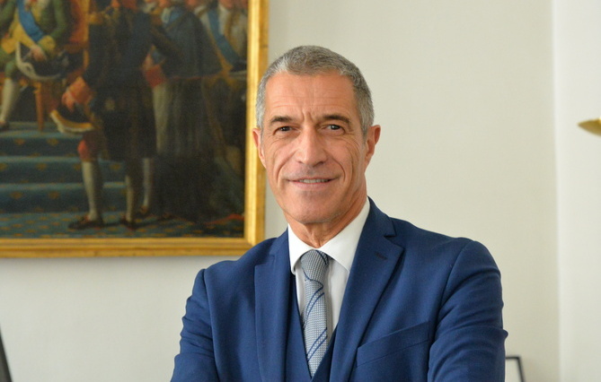 À quelques jours de son départ de la cour d’appel de Versailles, Marc Cimamonti fait le bilan de ses expériences en juridiction et se dévoile sans filtre auprès du JSS. Il brosse le portrait d’une institution qui s'est tant bien que mal modernisée.

jss.fr/Marc_Cimamonti…