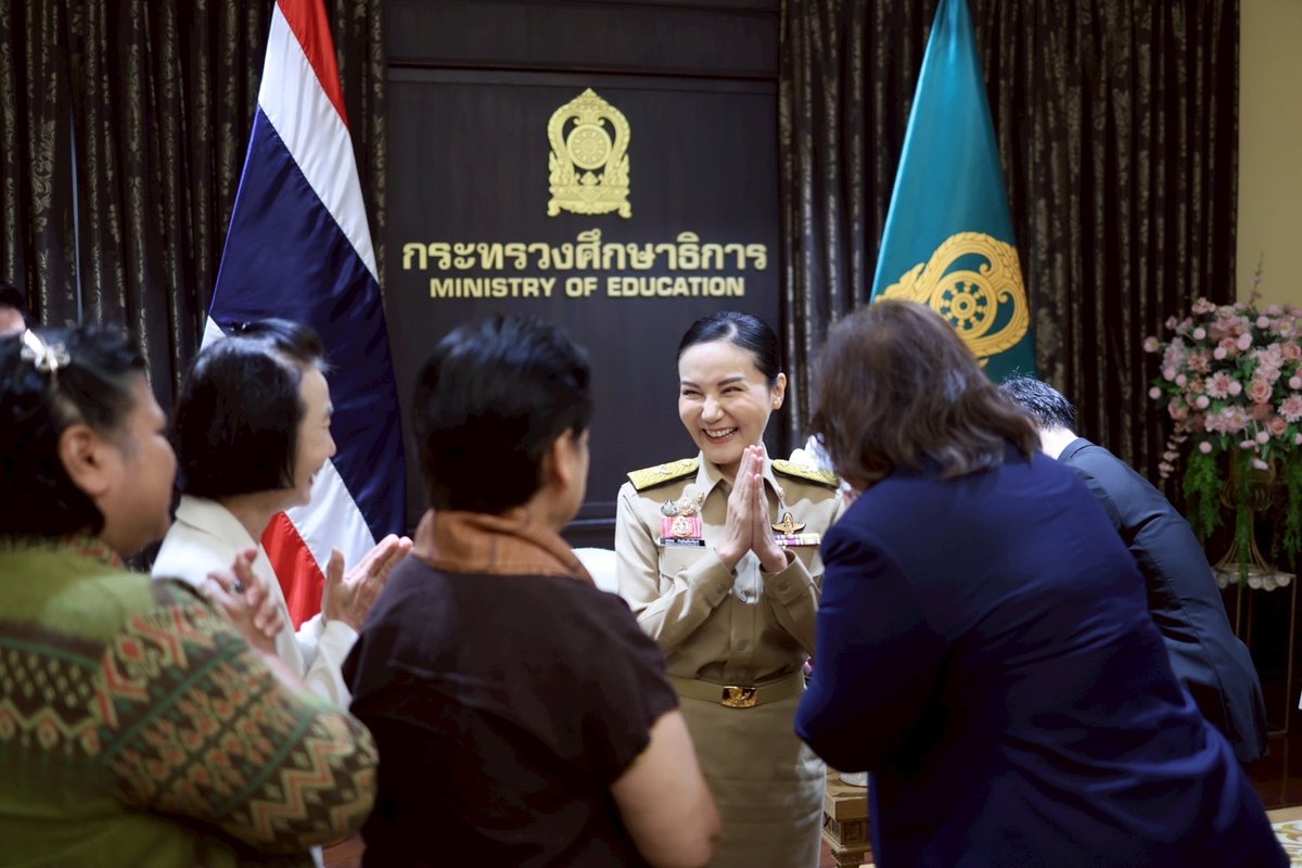 “รมว.นฤมล“ขยับแก้กฎหมายโรงเรียนเอกชน หลังปัญหาครูต่างชาติใช้ช่องโหว่ ม.86 เรียกค่าชดเชย  สร้างความไม่เป็นธรรมต่อโรงเรียนและครูไทย

เมื่อวันที่ 1 ก.ย.ศ.ดร.นฤมล ภิญโญสินวัฒน์ รัฐมนตรีว่าการกระทรวงศึกษาธิการ พร้อมด้วยนายมณฑล ภาคสุวรรณ์ เลขาธิการคณะกรรมการการส่งเสริมการศึกษาเอกชน