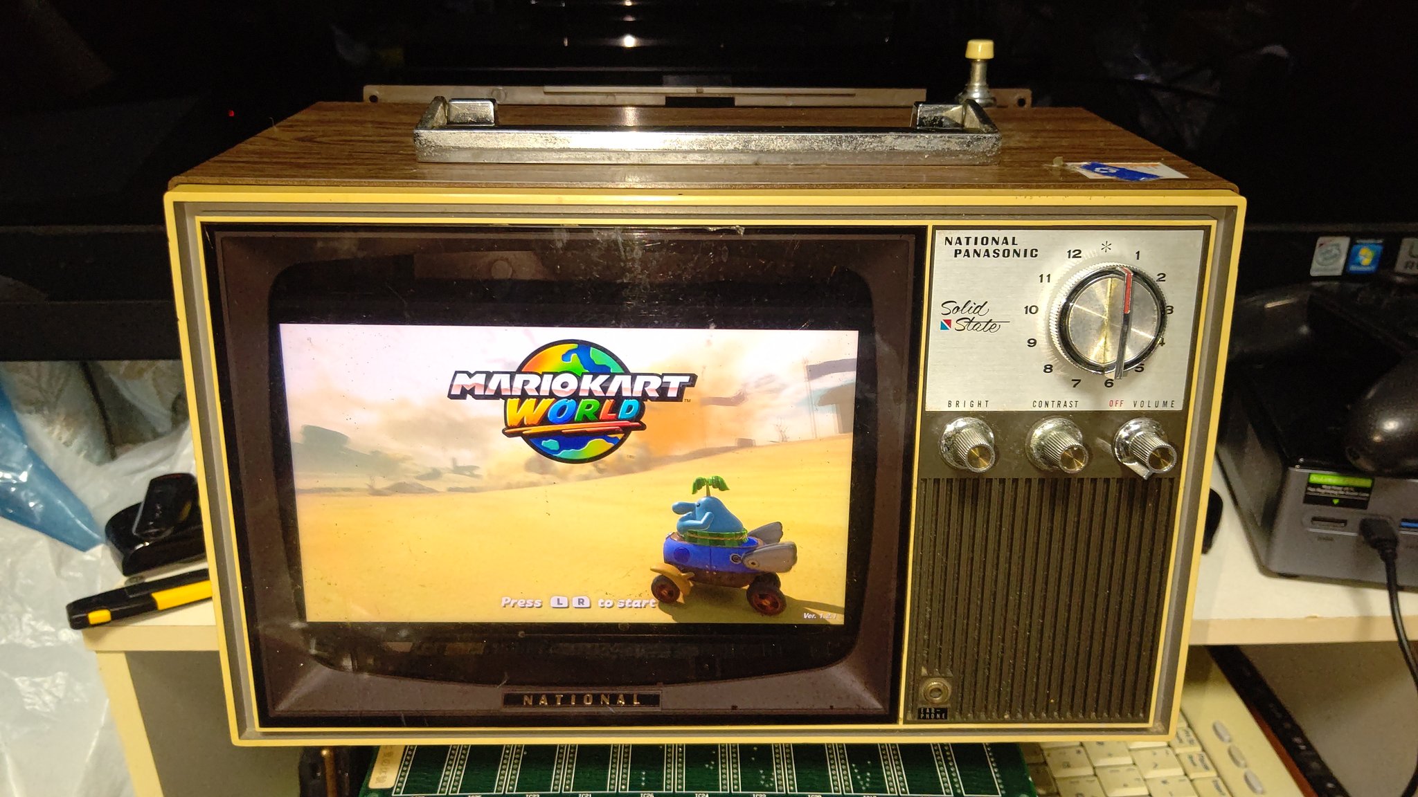 【ベドちゃん】PHILIPS ブラウン管テレビ 赤黒 ベドちゃん】PHILIPS ブラウン管テレビ 赤黒 ベドちゃん様専用