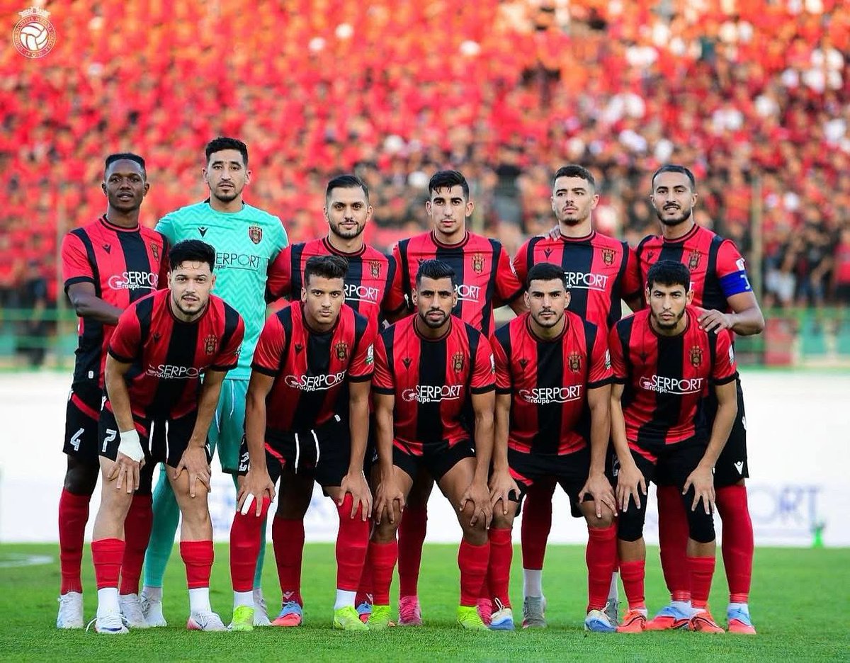 Kosi_foottalk's tweet photo. Che Malone starts strong! 🇨🇲🦁

On his USM Alger league debut, the Cameroonian defender helped secure a clean sheet in the fiery Algiers derby vs MC Alger (0-0). 

#USMA #CheMalone https://t.co/Mms8RN4xwD
