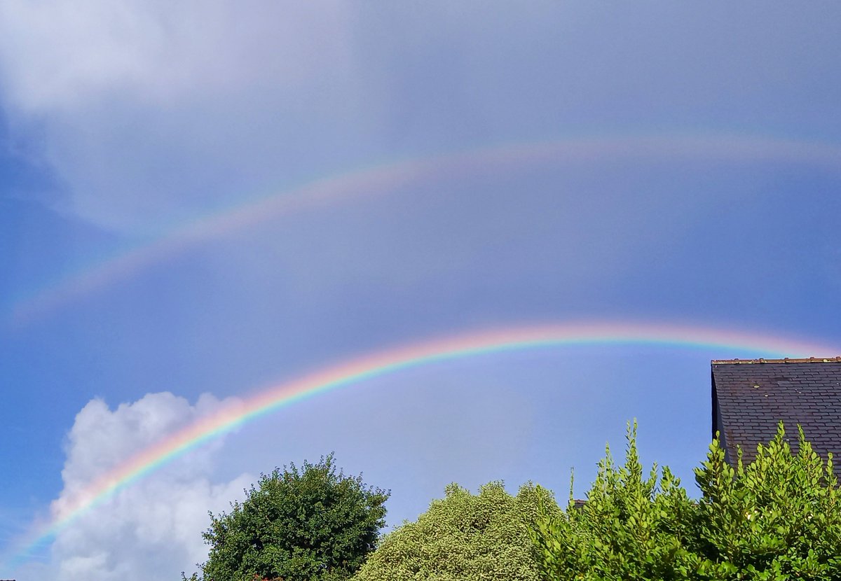 Magnifique double arc-en-ciel dans le ciel à l'instant 🌈🌈
#meteo #bretagne #morbihan <a href="/MeteoBretagne/">Météo Bretagne</a>