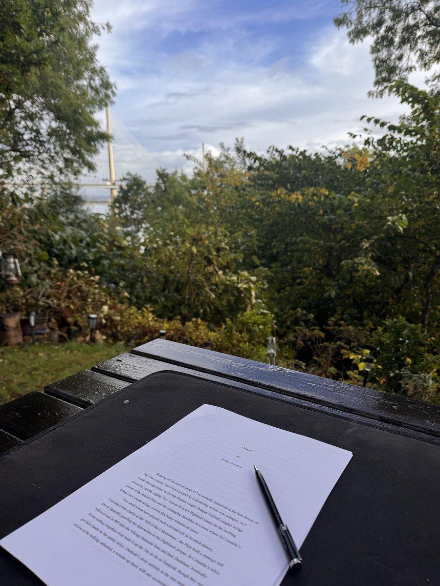In defiance of the descent into autumn I’m editing outside on this changeable morning. Slainte! ⁦<a href="/TravWriters/">BGTW</a>⁩