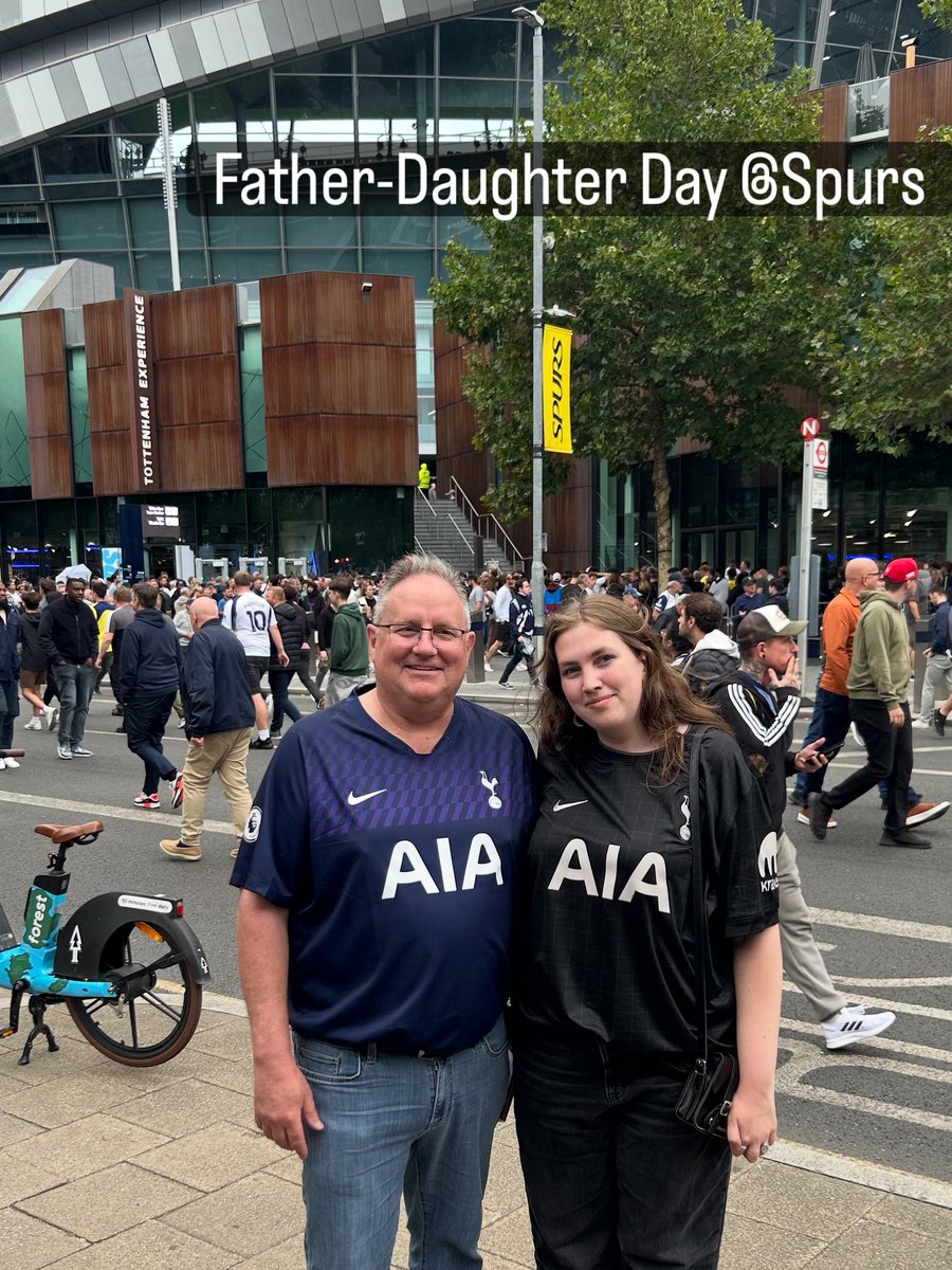 Father -Daughter day at the Lane <a href="/SpursOfficial/">Tottenham Hotspur</a> 🇨🇦🇮🇪 Started off at the Gilpen Bell.. then onto the game…<a href="/mclugan/">mclugan</a>