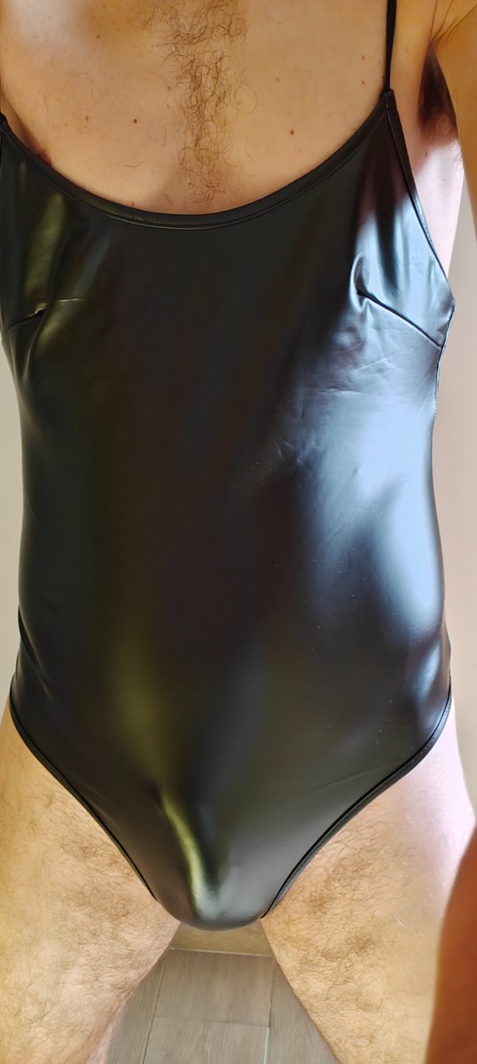 JefVerac's tweet photo. Mag ik zo je huis komen poetsen? #latex #poetsen #slaaf #onlyfans https://t.co/GQZ2tkhY76 https://t.co/AFJjhWgrLG