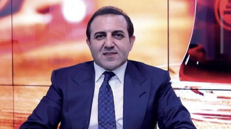 Kaleci petrovic ile anlaştın oyuncu sana gelmek istiyordu almadın.

Hakan Ç. Sana gelmek istiyor almadın.

İlkay gündoğan kaç aydır senden haber bekliyor almadın.

Belçika köyünde yaşayan kaleciyi bile ikna edemiyorsun.

gardi olmasa bir HİÇSİN.

#Kavukcuİstifa