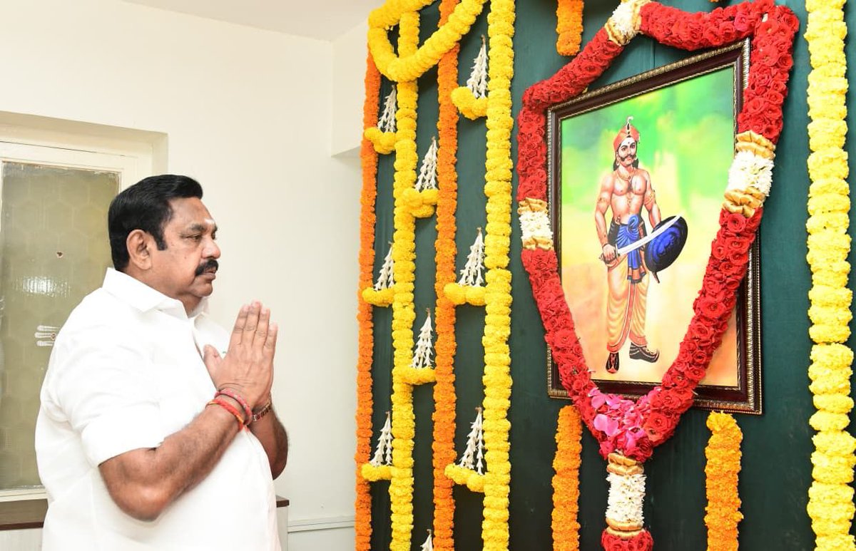 Idam_valam's tweet image. வெள்ளையனே வெளியேறு என்று சுதந்திர தீப்பொறி பற்றவைத்த மாமன்னர் பூலித்தேவன் பிறந்தநாளை முன்னிட்டு, அவரது திருவுருவப்படத்திற்கு அதிமுக பொதுச்செயலாளரும், சட்டமன்ற எதிர்க்கட்சித் தலைவருமான எடப்பாடி பழனிசாமி மலர்தூவி மரியாதை செலுத்தினார். #AIADMK #EdappadiPalaniswami  #Pulithevan