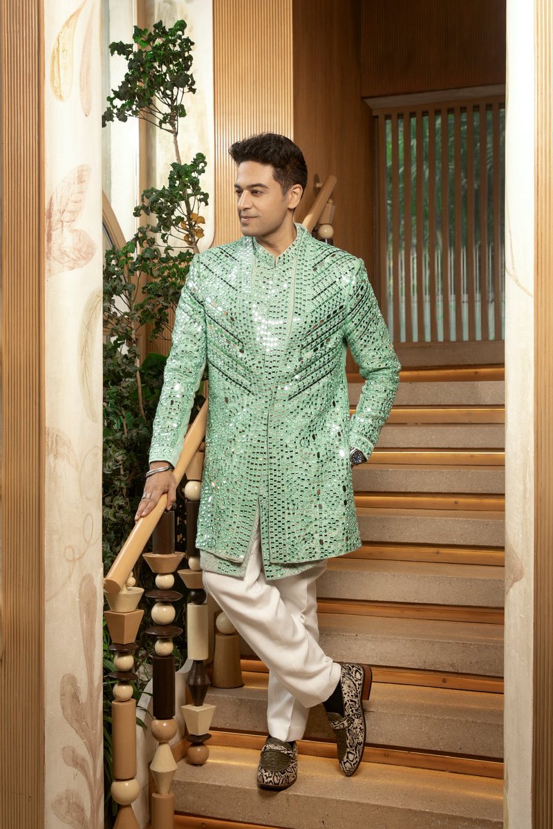 iamgauravkhanna's tweet image. Some bring drama our Mr.Cool brings the green flag energy and steals the show 😎💚

 #MainCharacterVibes #gauravkhanna #Khanna #gaurav #khannakakhaandaan #biggboss #biggboss19 #BBMantriGaurav