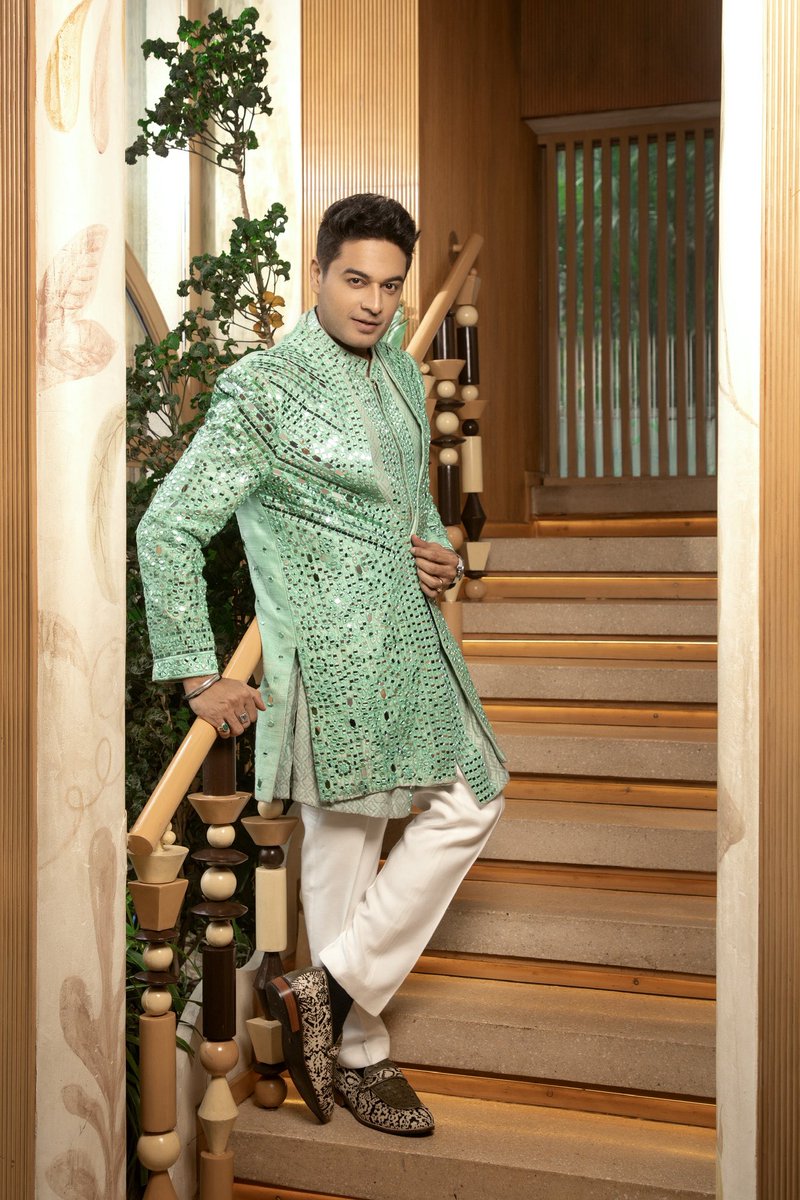 iamgauravkhanna's tweet image. Some bring drama our Mr.Cool brings the green flag energy and steals the show 😎💚

 #MainCharacterVibes #gauravkhanna #Khanna #gaurav #khannakakhaandaan #biggboss #biggboss19 #BBMantriGaurav