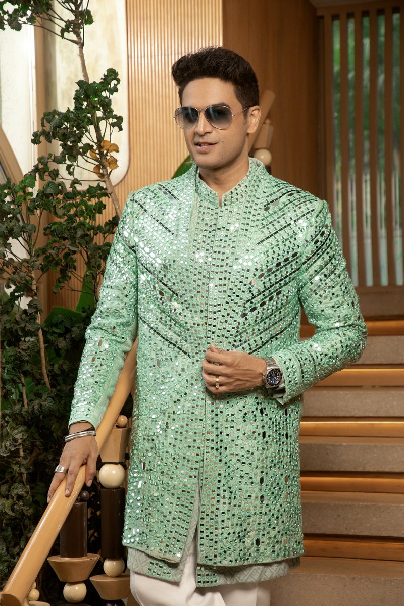 iamgauravkhanna's tweet image. Some bring drama our Mr.Cool brings the green flag energy and steals the show 😎💚

 #MainCharacterVibes #gauravkhanna #Khanna #gaurav #khannakakhaandaan #biggboss #biggboss19 #BBMantriGaurav