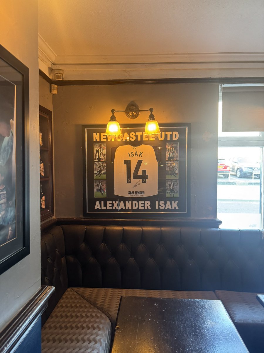 theberrypub's tweet image. FOR SALE (no longer wanted)
Framed and signed shirt
Going cheap (130 million)
Any offer considered 
#theberrypub @theberrypub @NUFC