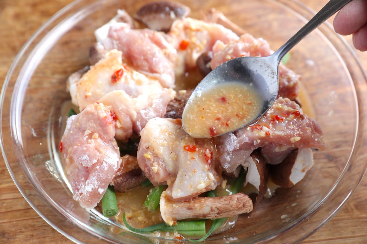 gucci_fuufu's tweet photo. レンチンだけで作れるのにこのうまさ嬉しすぎ！
鶏肉×しいたけ×みそで白飯止まらんやつ爆誕！

【レンジで鶏肉としいたけの旨みそ炒め】

耐熱皿にしいたけ、いんげん、鶏肉をのせ調味料かけレンチン。よく混ぜ再加熱。火が通ったら皿に盛る。

辛さは豆板醤で調整してね♪

詳しいレシピ👇 https://t.co/KJmZwYOOxT