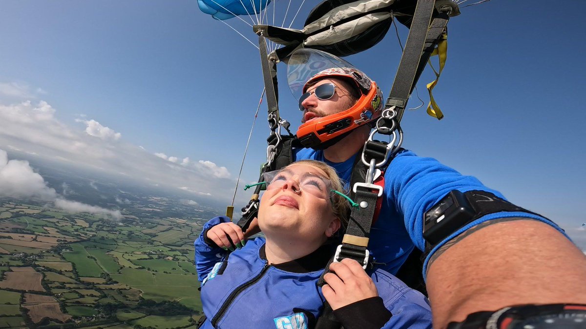 They did it! 🎉
Huge thanks to Bronte from Recruit with Purpose and her friend Catrin for smashing a 12,000ft skydive for 1625! 🪂 They raised £1,645+ to support young people facing homelessness. 💙
📸 Check out their amazing snaps!
👉Take the leap! goskydive.com/charity/1625-i…