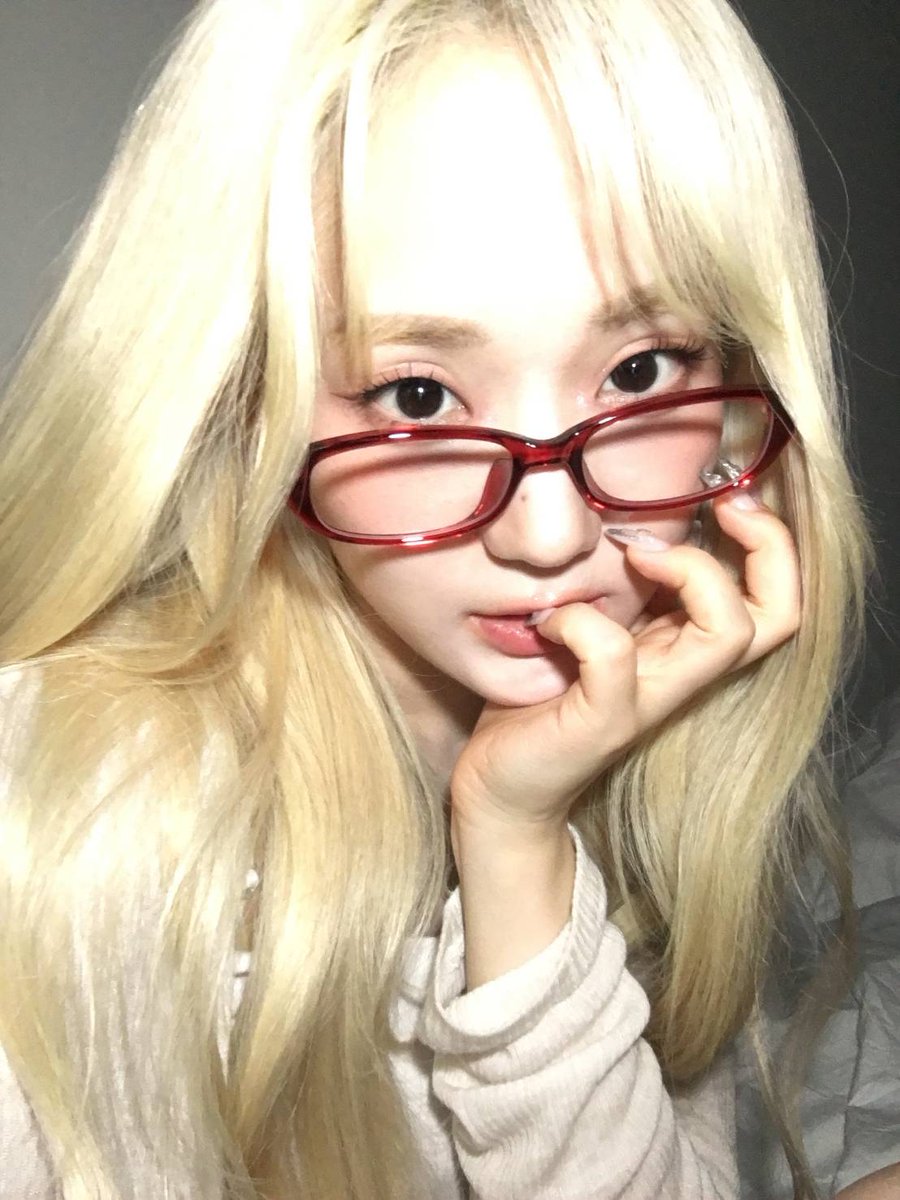 triplescosmos's tweet photo. 🤓🤓🤓🤓

#tripleS #트리플에스 #トリプルS
#トリプルエス #トエス
#SeoYeon #서연 #ソヨン https://t.co/A52CzWulRy