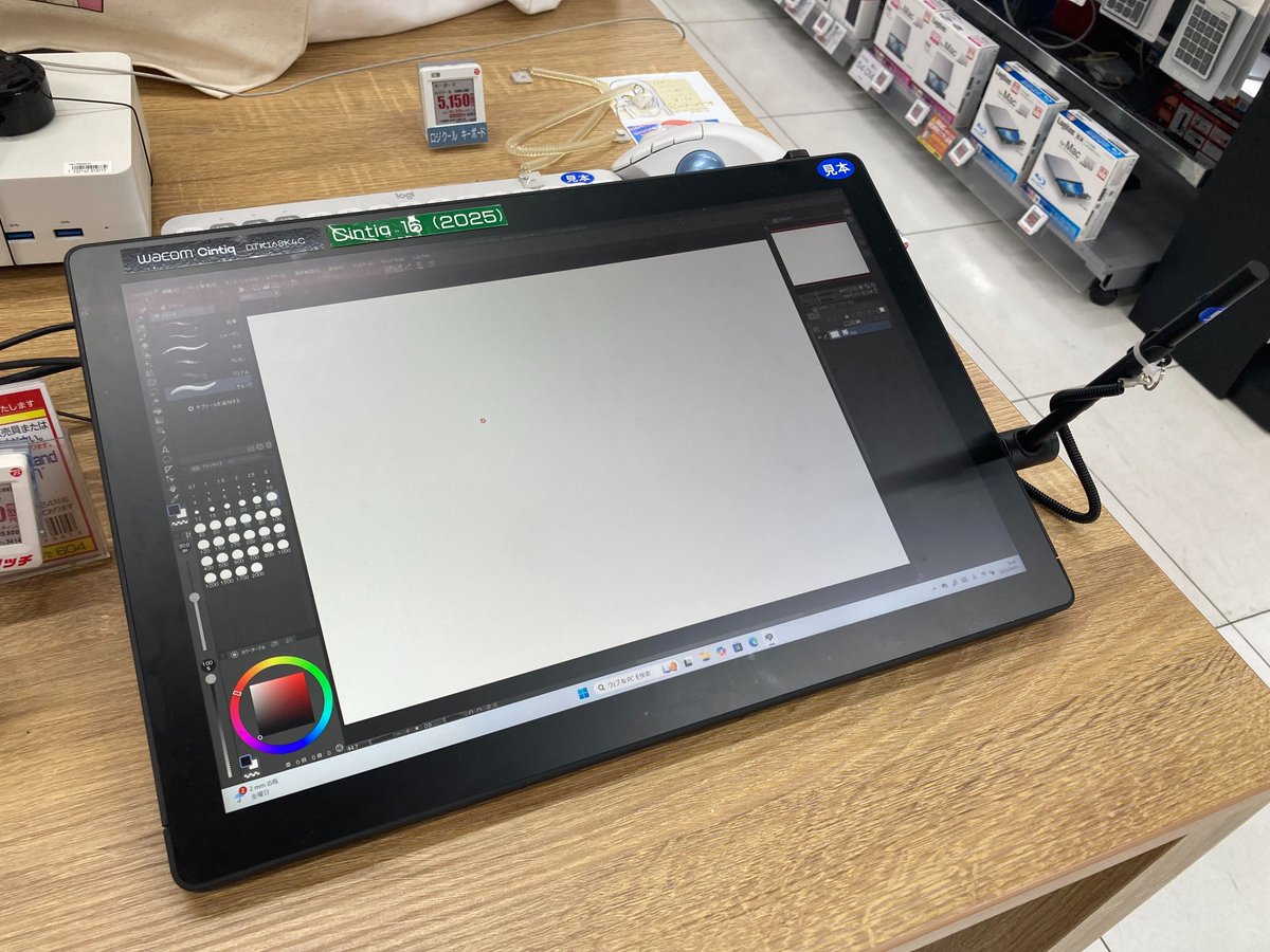 bicpkanhonten's tweet image. 🎉【緊急入荷】🎉
大人気で品切れだった《Wacom Cintiq 16》がついに再入荷‼️
進化した描き味✍️✨ Wacom Pro Pen 3対応で、繊細＆正確な操作性を実現🎨
実際にお試しできますので、ぜひ当店5階へお越しください🏃‍♂️💨
#Wacom #Cintiq16 #ペンタブ #イラスト