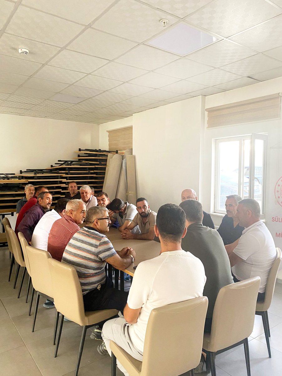 Toplu sözleşme sürecinin ardından üye ziyaretlerimiz  devam ediyor. Van ve Havalisi Şube Başkanımız, Van İl Temsilcimiz ve Şube Sekreterimiz,  Van Gençlik ve Spor İl Müdürlüğü'ne bağlı Süleyman Şah Yurt Müdürlüğü'ndeki  üyelerimize toplu sözleşme hakkında bilgilendirmede bulundu.