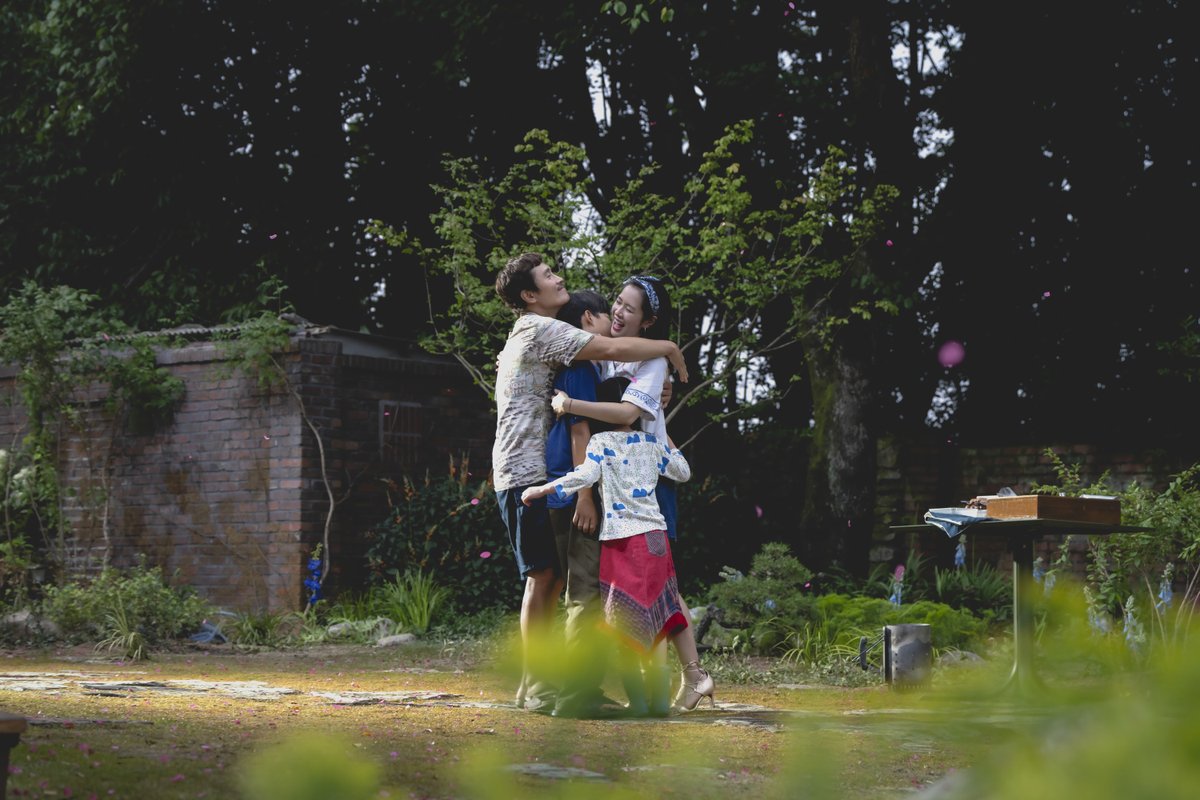 miradasdecine's tweet photo. Crítica desde #Venezia82: NO OTHER CHOICE, de Park Chan-wook. Por Dani Álvarez López https://t.co/utKwfTzWb5 @dansnyder_yep @la_Biennale https://t.co/JVit9WtKr3