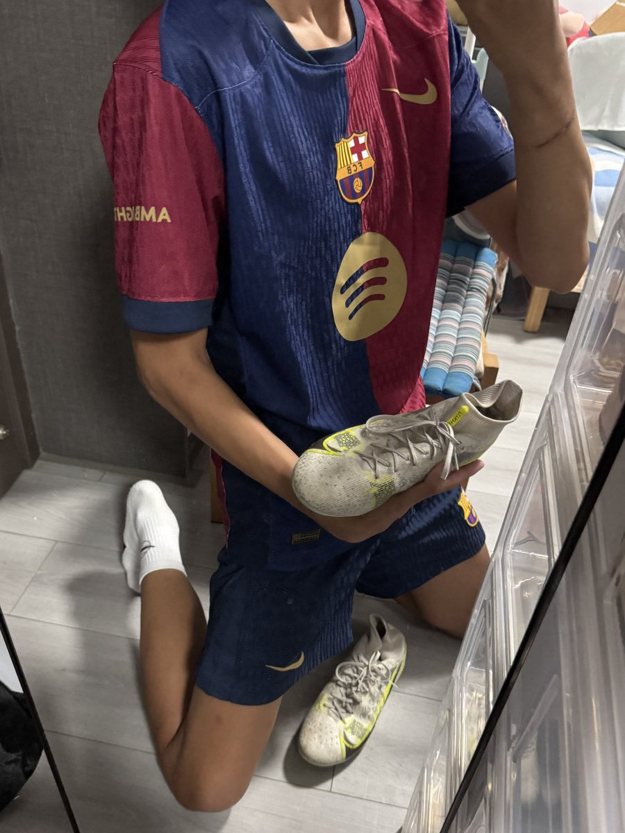 刚踢完还热乎宝宝来吸一口吗🥵