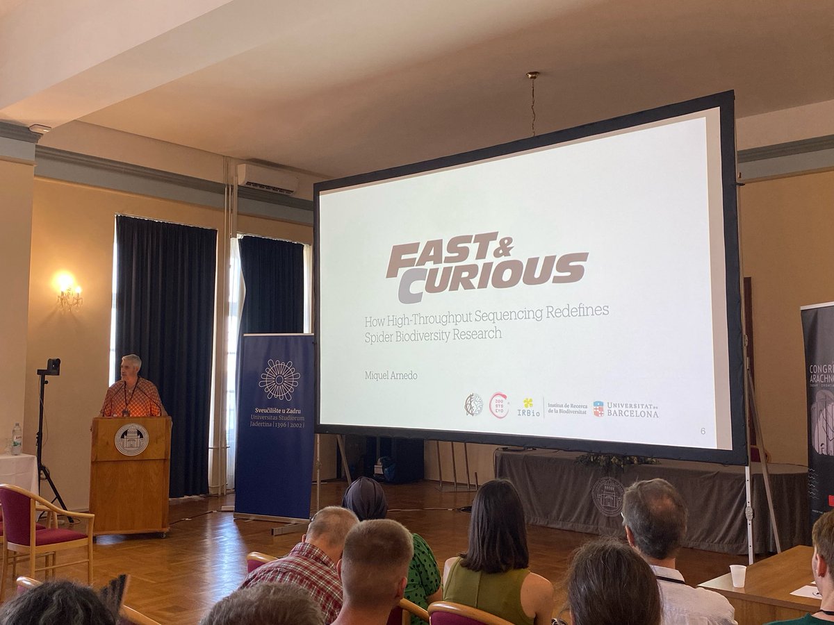 Starting strong with our first plenary speaker: Miquel A. Arnedo 🕸️