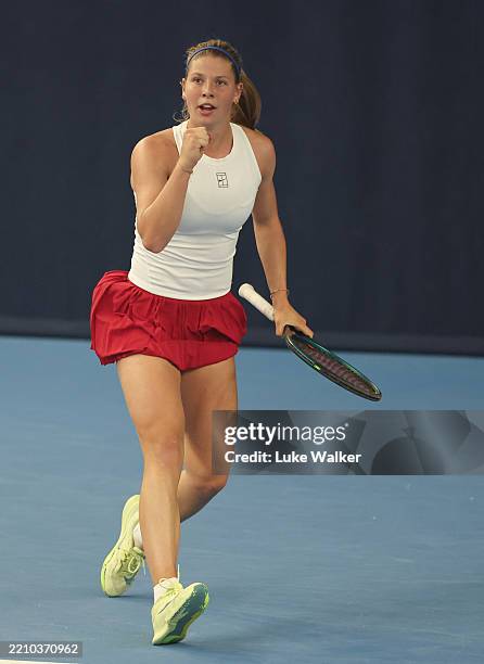 Hannah Klugman 🇬🇧 defeats Schuman 🇺🇸 6-0 6-2 to reach the US Open Girls singles 2nd round 

👏 ❤️!