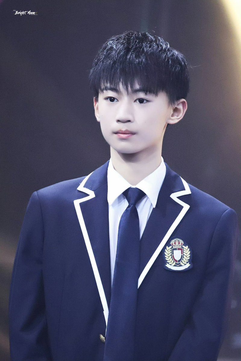 이때나 지금이나 잘생김
#허중싱 #贺仲星