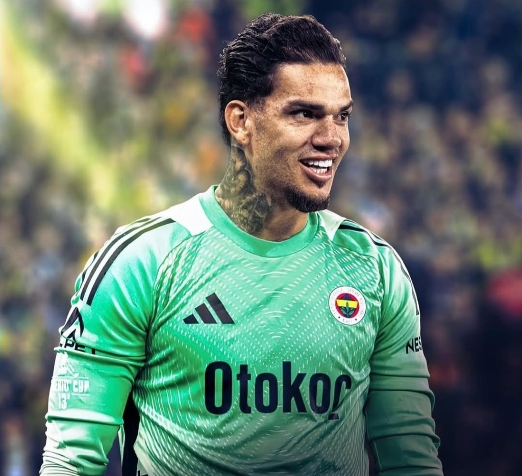 🚨¡ÚLTIMA HORA! 🚨

Ya hay acuerdo entre el #City y el Fenerbahce para la venta de Ederson por 12 M£, pero esto se concretará una vez que quede sellada la llegada de Donnarumma al equipo ciudadano

(Vía <a href="/David_Ornstein/">David Ornstein</a>)

#CMONCITY 🩵🦈