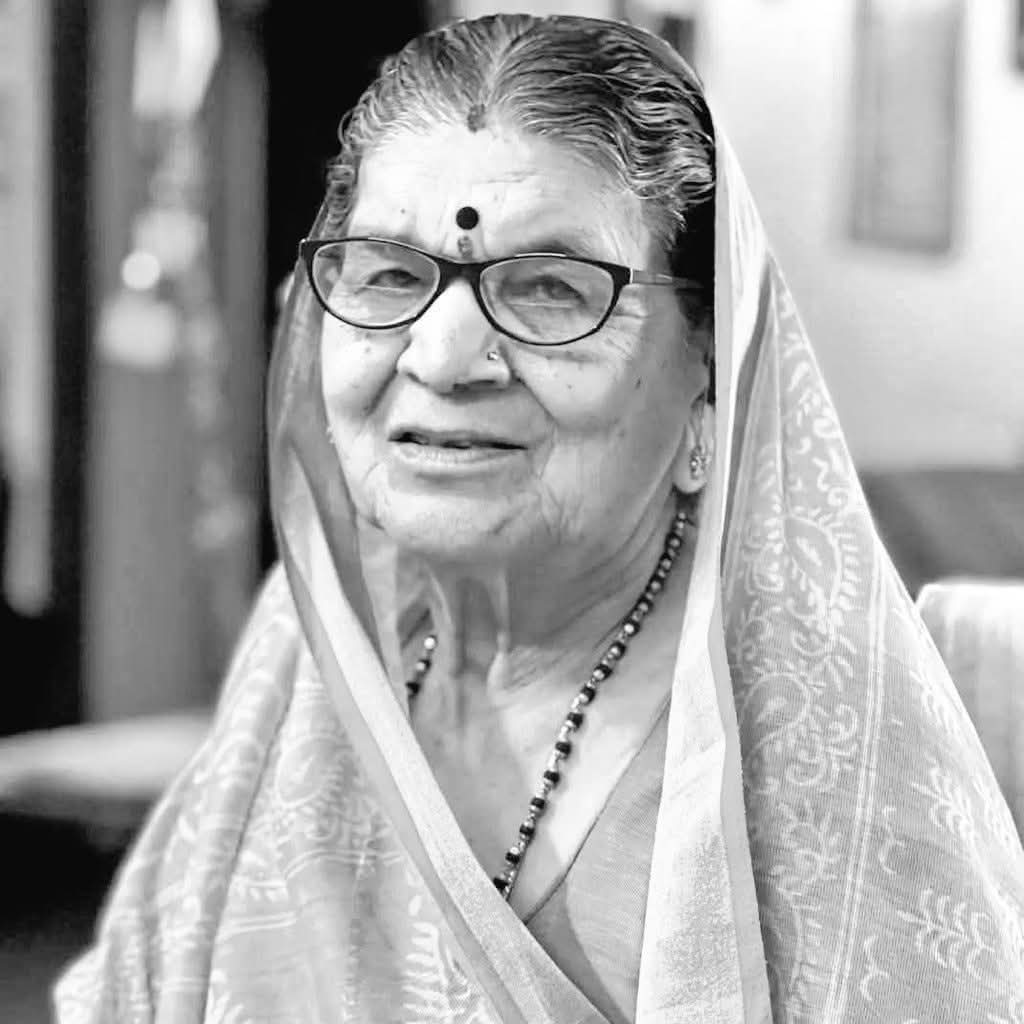 rajendraja76500's tweet image. मेरे छात्र जीवन के मार्गदर्शक ,पूर्व मंत्री  श्री राजकुमार पटेल जी की माताजी का निधन अपूरणीय क्षति है। उनकी स्मृतियाँ सदैव प्रेरणादायी रहेंगी।
दुख की इस घड़ी में मेरी संवेदनाएं शोकाकुल परिवारजनों के साथ हैं।
#rajkumarpatel
#omshanti
#jaivardhansingh