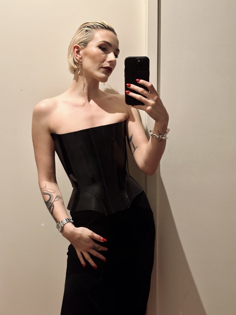 Winter Fem Dom Gathering 2025. Generously and graciously hosted by ⁦<a href="/EstelleLeonXx/">𝕄𝕤 𝔼𝕤𝕥𝕖𝕝𝕝𝕖 𝕃𝕖𝕠𝕟</a>⁩ &amp; ⁦<a href="/MissMarieThorne/">Marie Thorne</a>⁩

An evening of warmth and conviviality, spent in the company of extraordinary femmes from across Australia.

A fabulous night—so much so I only captured this image