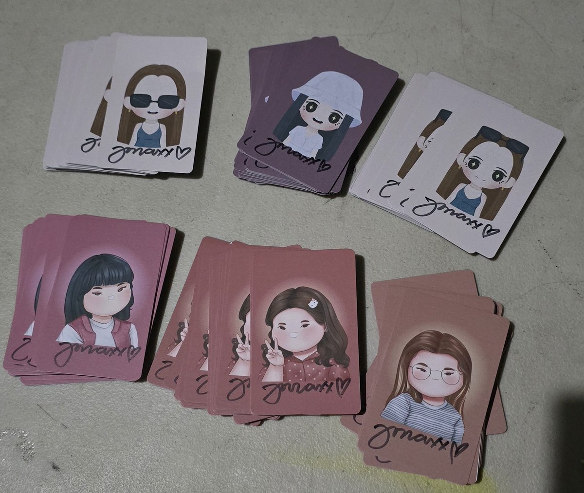 annruthie's tweet image. Again free lang lahat to until supply last. Sa makakasalubong namin sa mibf! Unahan na lang kasi di ko kayo matatandaan ng personal! #signsofaging😆

Yung jonaxx pc may sure na kayo isa para sa mga umorder ng cap and bucket hat! 😍😍😍