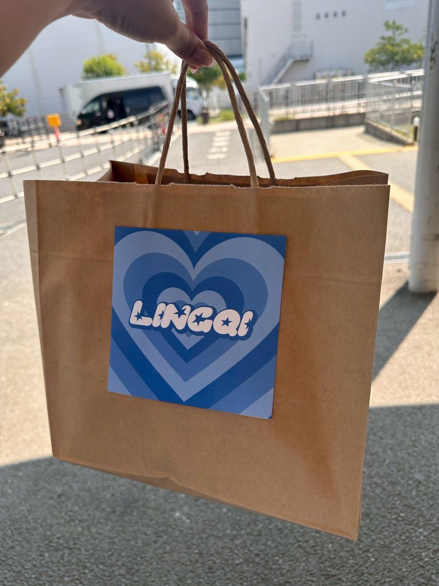 ♕˖⋆𝙁𝙤𝙤𝙙 𝙎𝙪𝙥𝙥𝙤𝙧𝙩 &amp; 𝘽𝙖𝙡𝙤𝙤𝙣𝙎𝙩𝙖𝙣𝙙 𝙎𝙪𝙥𝙥𝙤𝙧𝙩 𝙛𝙤𝙧 𝙁𝘼𝙉𝙏𝘼𝙎𝙔𝘽𝙊𝙔𝙎⸝⋆⟡
𝟤𝟢𝟤𝟧.𝟢𝟫.𝟢𝟣
FANTASYBOYSのBUZZ-UP への出演を祝して、ささやかですがメンバーにお弁当、類差し入れとバルーンスタンドを贈りました✨