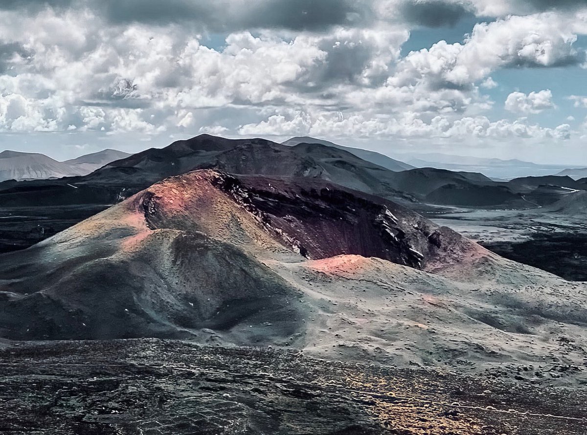 🇮🇨🌋Nieuw reisblog: “De buitenaardse magie van Timanfaya”. Geen sciencefiction, dit landschap bestaat écht! album-editions.com/single-post/de…
#vulkanen #vulkanisme #Lanzarote #NikonZ #Reisfotografie