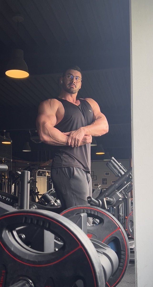 cryn_r6's tweet image. skinny bitch