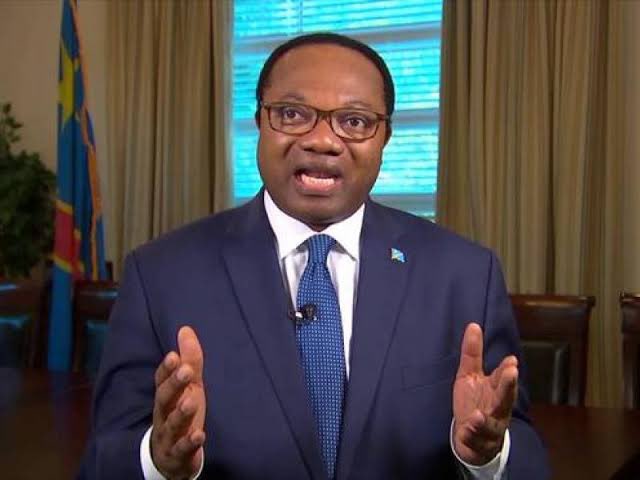 #RDC: l’ancien candidat président malheureux Noël Tshiani n’a pas rejoint l’AFC de Corneille Nangaa. « Le professeur rendait visite à Corneille NAANGA à l’époque président de la CENI à Kinshasa. Quelqu’un qui est convalescent ne peut pas se retrouver à GOMA et d’ailleurs étant un