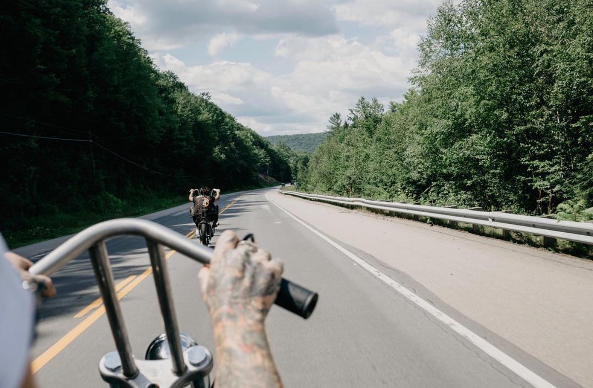 LowbrowCustoms's tweet photo. Through the bars with @MS_brawl & @greg_doliber Ride Everywhere! #choppeshit #ride #throughthebars #thegoodlife #livin #chopshit #handlebars #ftw https://t.co/L4K6IDHfZa