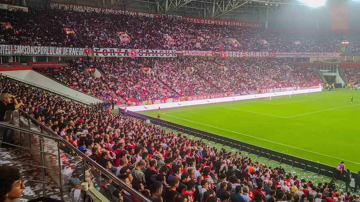 Samsunspor kendi evinde Trabzonspora en son 2004-2005 sezonunda yenilmiştir. Samsunspor 20 yıldır Kendi evinde yenilmiyor.