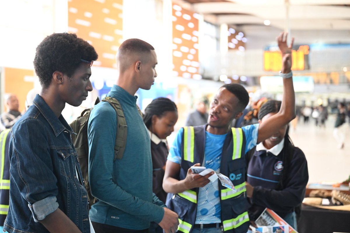 🌸 Happy #SpringDay! 🌸
 PRASA's special service 🚆

📅 From 22 – 28 September 2025, enjoy FREE access to National Parks with <a href="/SANParks/">SANParks</a>.
🚆 Take the #PeoplesTrain from Cape Town to Fish Hoek, then hop on our shuttle to Cape Point .
#TourismMonth #PeoplesTrain