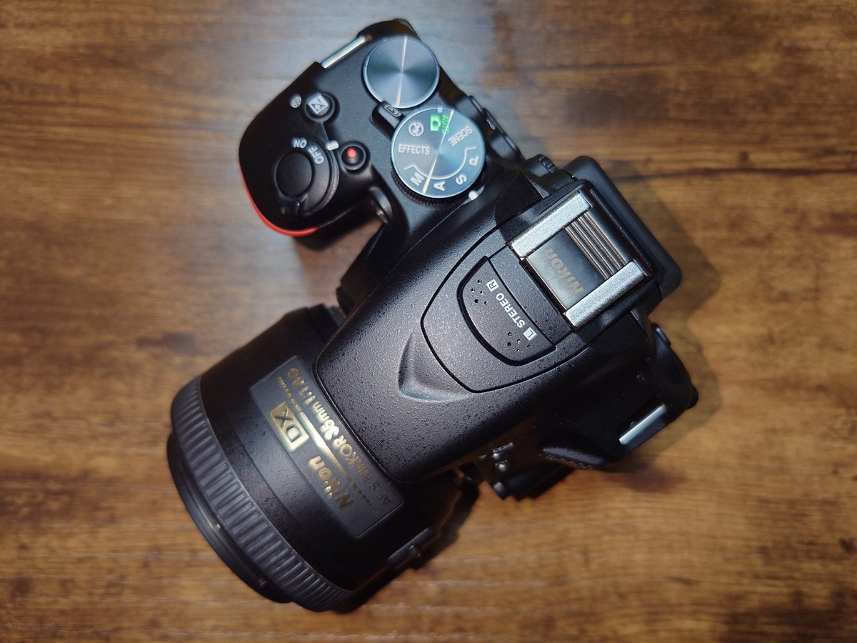 ✨Nikon D5600✨ショット数少✨一眼レフカメラ✨望遠レンズ付Wレンズ Nikon D5600 レンズセット ニコン Nikon D5600 レンズキット ブラック